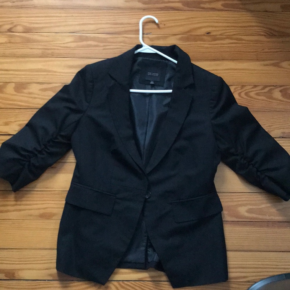 3/4 sleeved black blazer